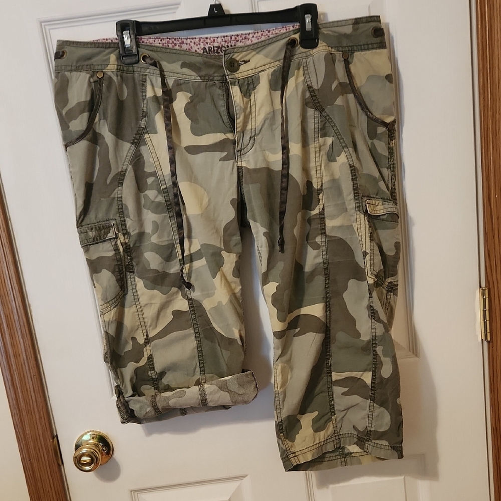 Arizona Jean Company Green and Tan Capris
